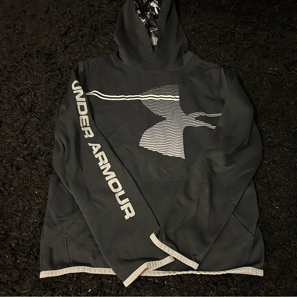 Size Youth XL Under Armour Hoodie ⭐️